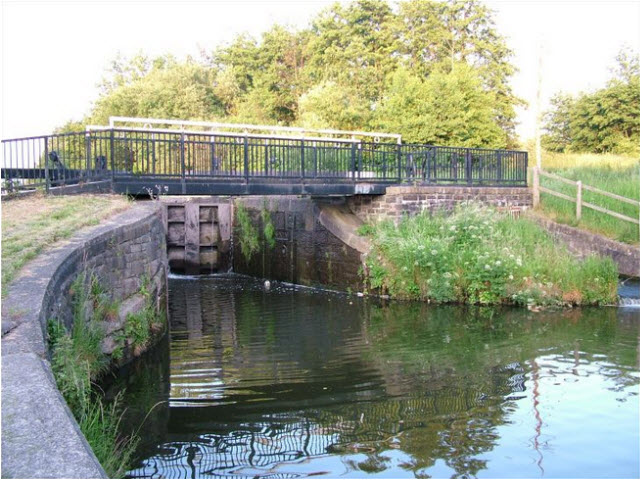 Flight of 7 Locks and Bridges Lock19